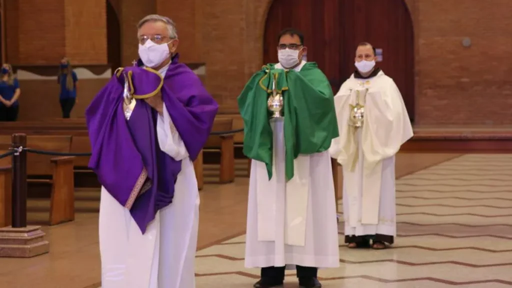 Imagem Missa do Crisma 2021 Santuario de Aparecida do artigo Sacramento da Confirmação ou Crisma: "Concretização da promessa de Cristo"