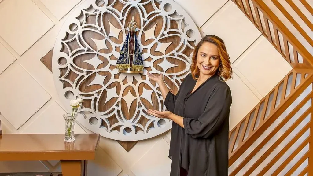 Imagem bianca laua bem vindo romeiro cenario do artigo Apresentadora
