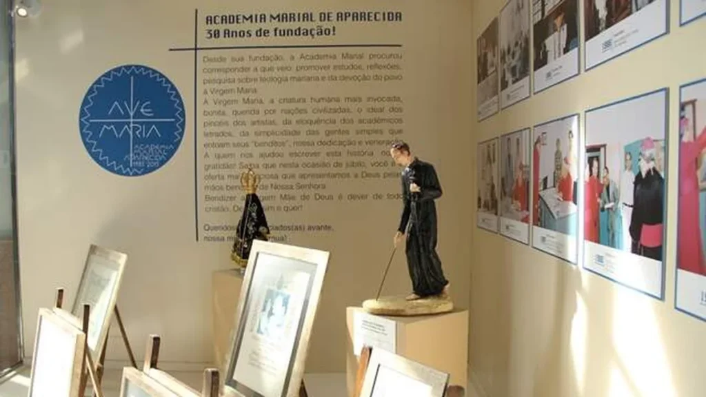 Imagem intrafoto do artigo Exposição na Torre Brasília celebra os 30 anos de história da Academia Marial