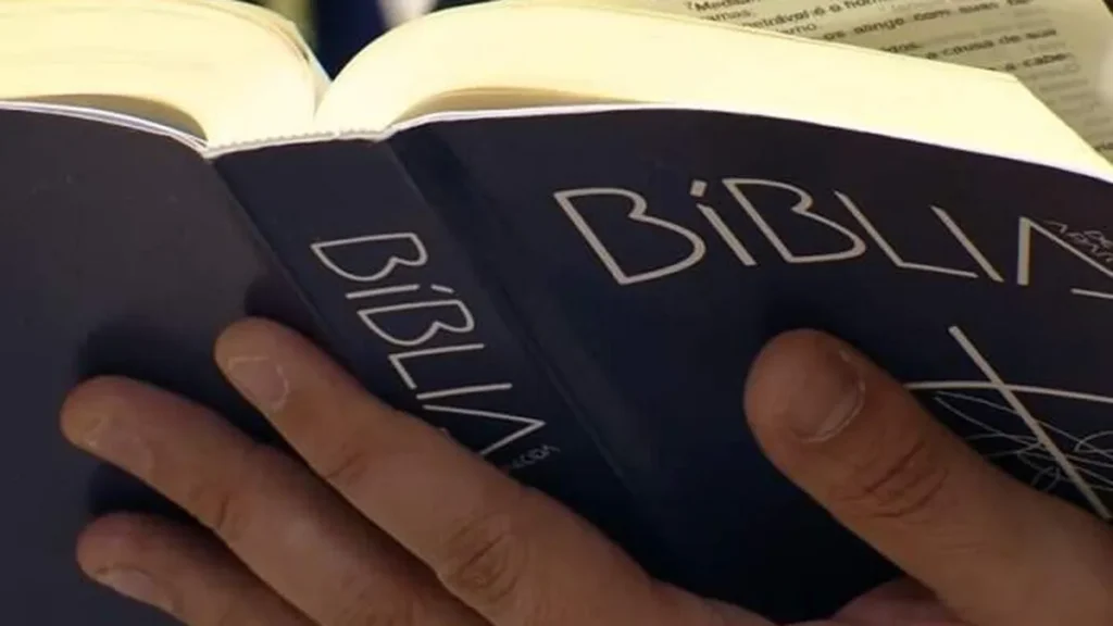 Imagem novena de aparecida biblia do artigo Lectio Divina: leitura orante da Palavra de Deus