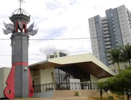 Igreja Matriz da Paróquia São Vicente Paulo em Londrina (reprodução)
