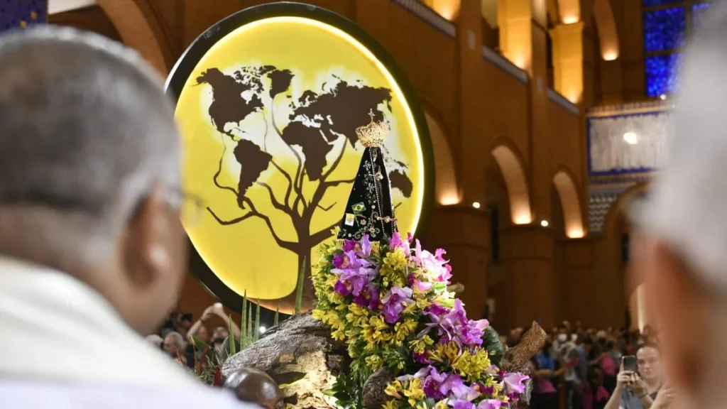 Imagem Carro andor de Nossa Senhora no oitavo dia da novena da Padroeira 2022 do artigo Para que rezamos a Salve Rainha?