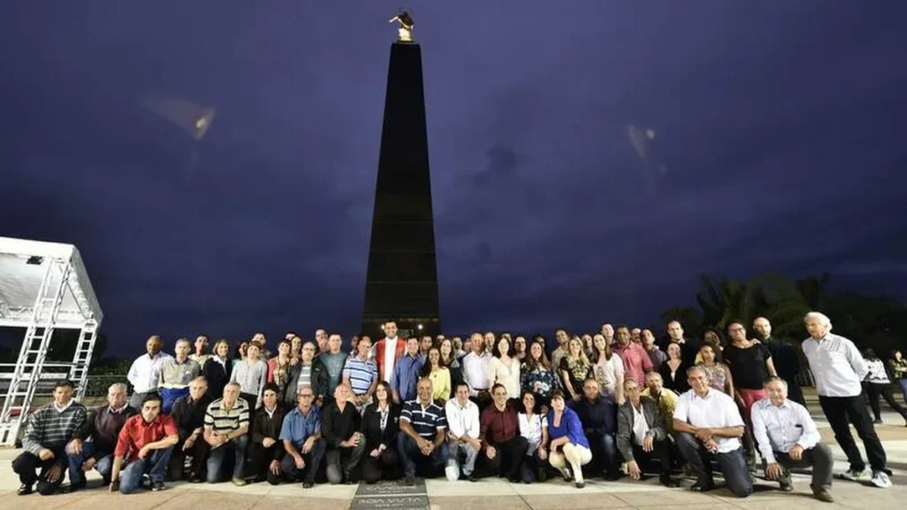 Imagem tlq6895 001 do artigo Santuário inaugura monumento em homenagem a construtores e colaboradores
