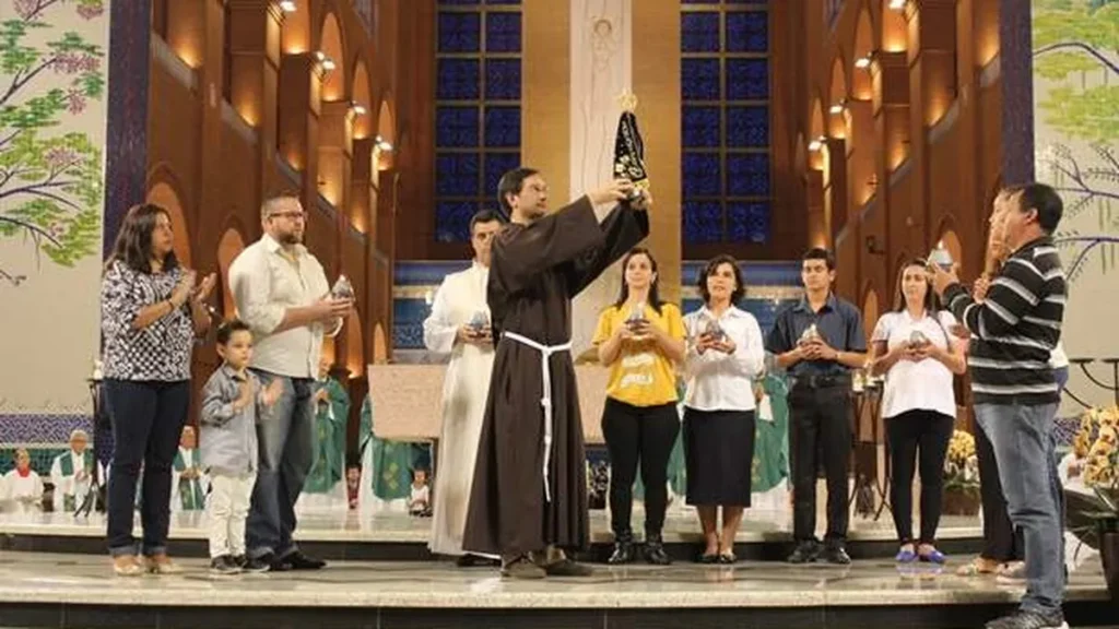 Participantes da Semana Vocacional celebram missa de encerramento no Santuáro Nacional