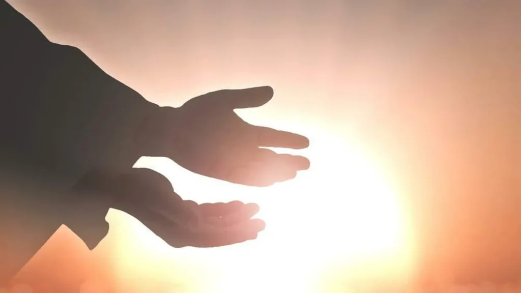 Imagem maos de deus do artigo Padre Zezinho explica que não é possível ver a Deus