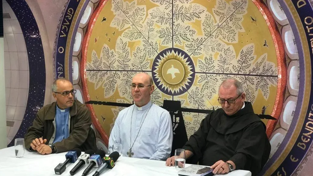 Imagem coletiva dom aloisio do artigo Dom Aloisio Lorscheider será sepultado em Santuário Nacional