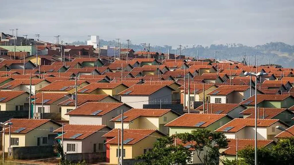 Imagem casas populares do artigo JR denuncia e Câmara de Guará arquiva projeto de aumento de impostos sobre imóveis