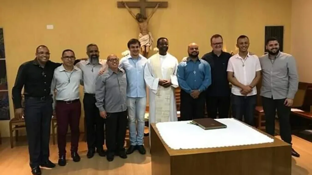 Pe. Rogério Ramos é o atual formador da comunidade.