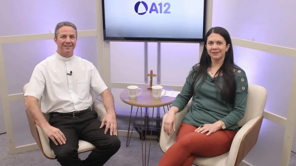 Imagem Pe. Camilo e Elisangela no Redacao A12 ao vivo duvidas religiosas do artigo Dúvidas religiosas: quem não tem?
