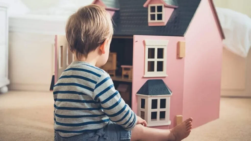 Imagem casa de boneca do artigo O que fazer se meu filho quer brincar de boneca?
