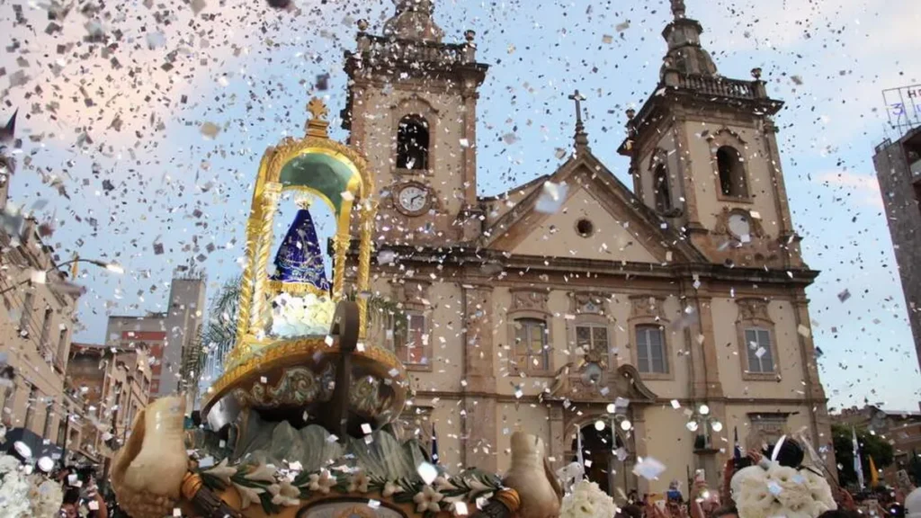 Procissão Solene pelas ruas de Aparecida (SP).