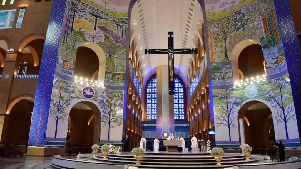 Imagem Altar Central Santuario de Aparecida do artigo Saiba como acompanhar as missas do SN pelo celular, rádio e TV