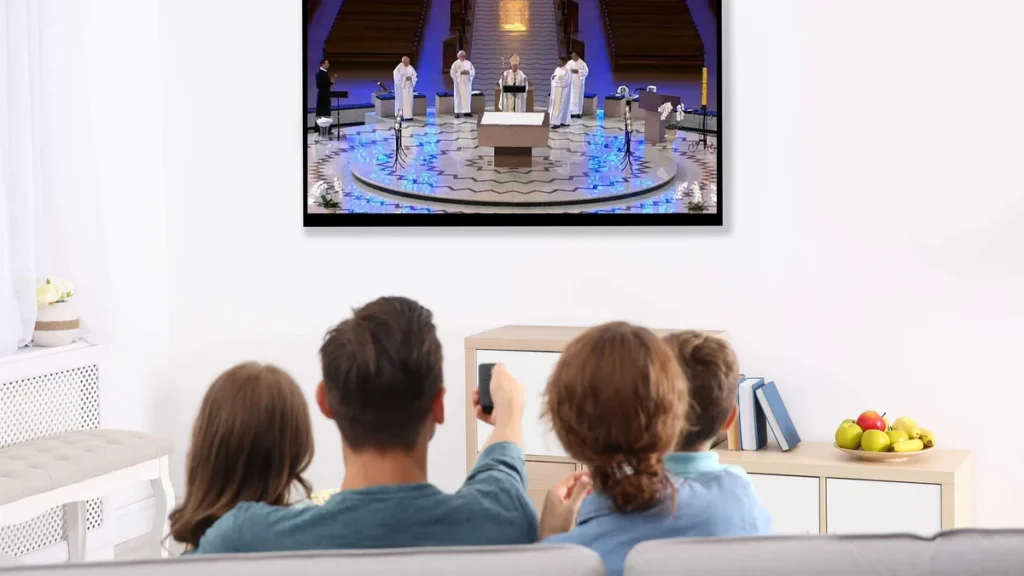 Imagem assistir missa tv do artigo Acompanhar a missa pelo rádio ou pela TV vale como ir à missa de domingo?