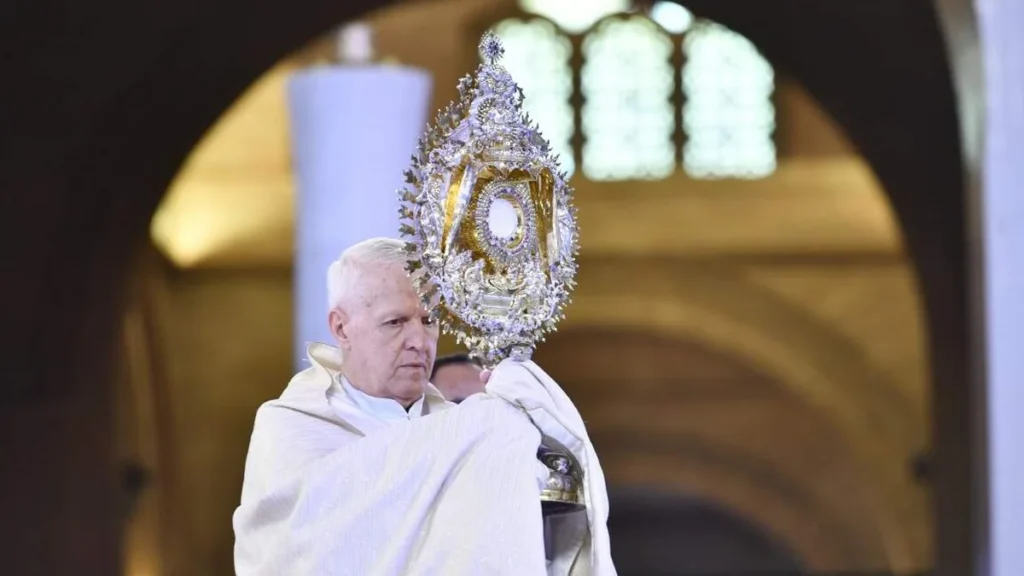 Imagem Dom Orlando na missa de Corpus Christi do artigo Qual a origem de Corpus Christi?