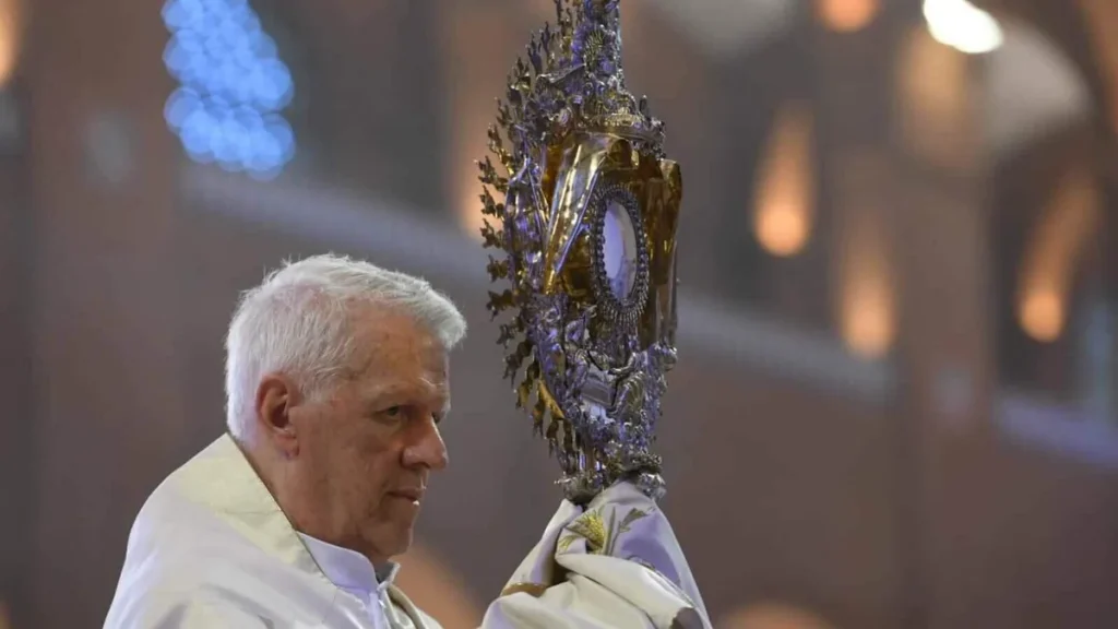 Imagem Dom Orlando missa e procissao sem fieis corpus christi 7 do artigo Dom Orlando Brandes celebra Corpus Christi no Santuário Nacional