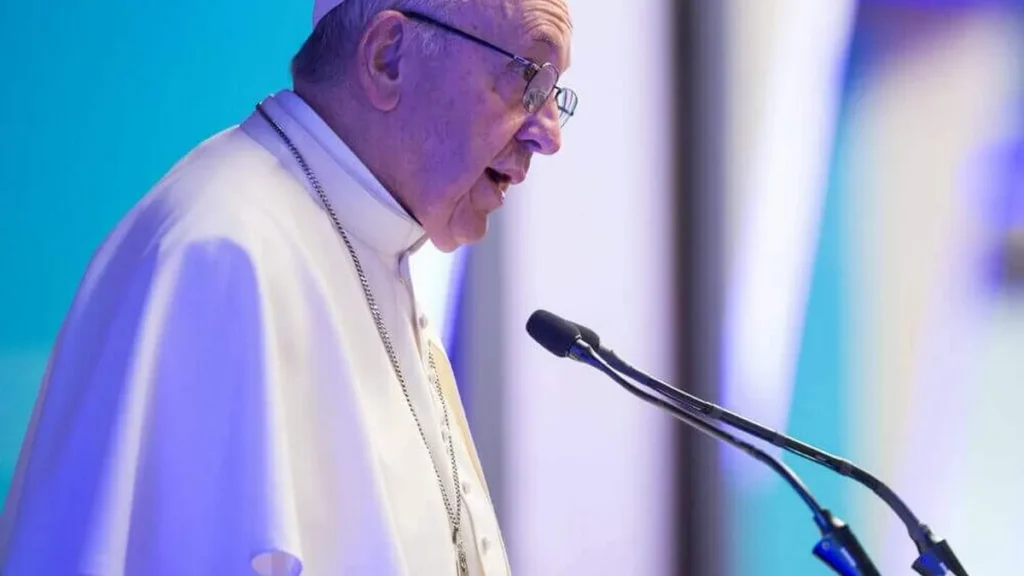 Imagem papa francisco do artigo "É terrível que morra uma pessoa por minuto de Covid-19", diz Papa