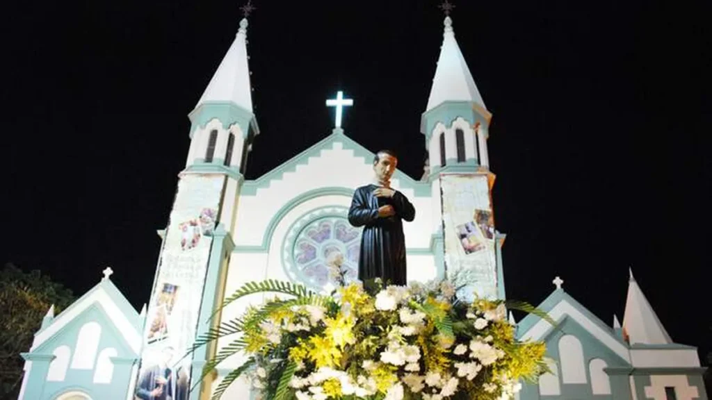 Imagem basilica de sao geraldo de curvelo recebe milhares de fieis durante oitava de sao geraldo neste mes 2 do artigo Basílica de Curvelo (MG) é única no mundo dedicada a São Geraldo