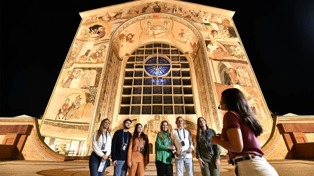 Imagem visita cit do artigo Que tal fazer uma visita monitorada no Santuário de Aparecida?
