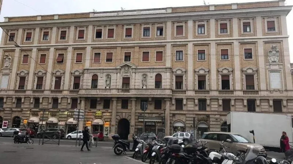 Frente da Casa Generalícia em Roma.