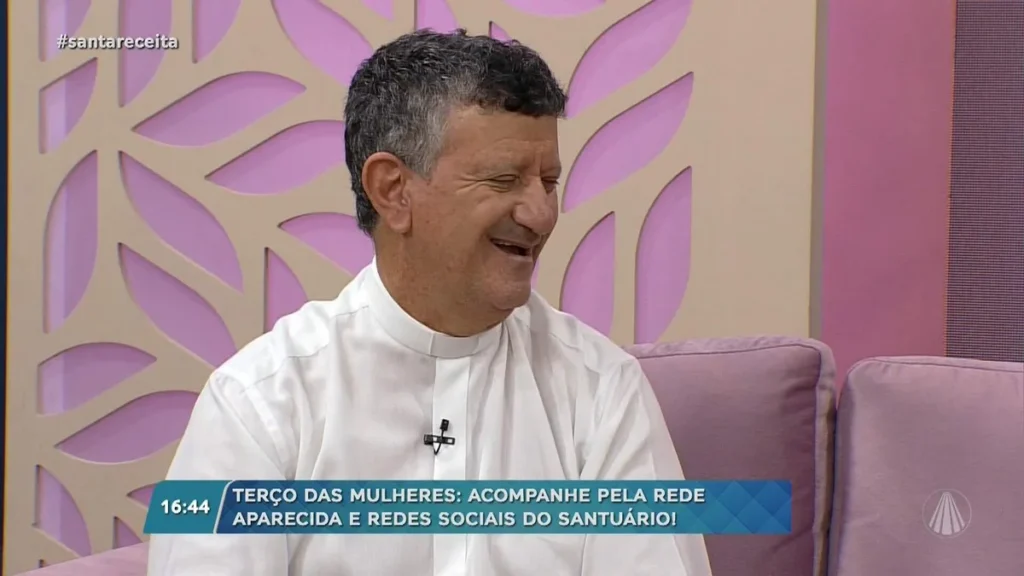 Pe. Inácio fala um sobre e convida, você mulher, a rezar o Terço das Mulheres.