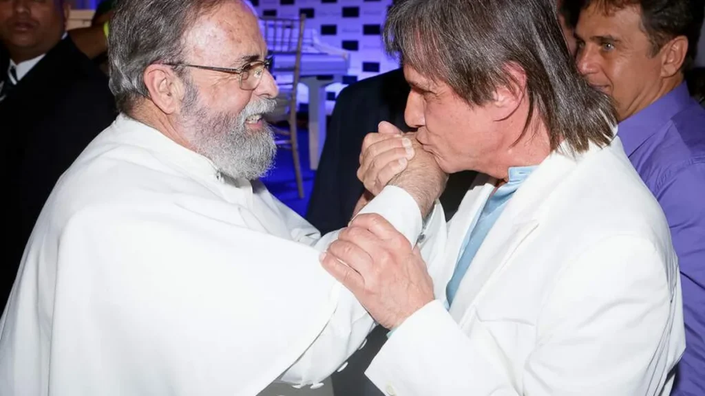 Imagem Padre Antonio Maria e Roberto Carlos 3 do artigo 'Sábado com Maria' celebra os 80 anos de Roberto Carlos
