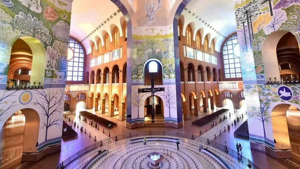 Imagem Altar Central do Santuario de Aparecida do artigo Artistas das obras sacras do Santuário de Aparecida