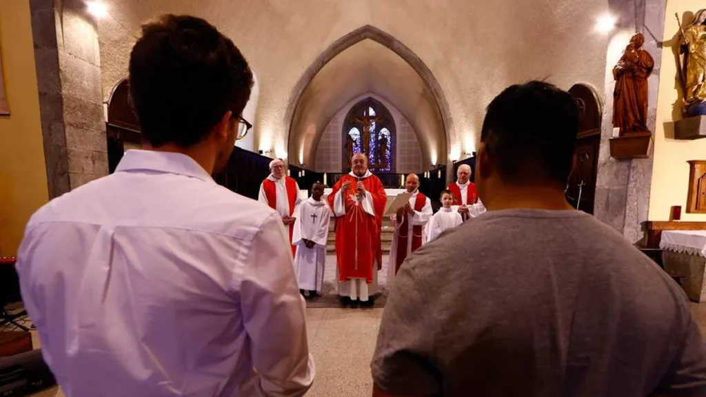 Imagem padrinho de crisma do artigo A importância da madrinha ou padrinho de Crisma