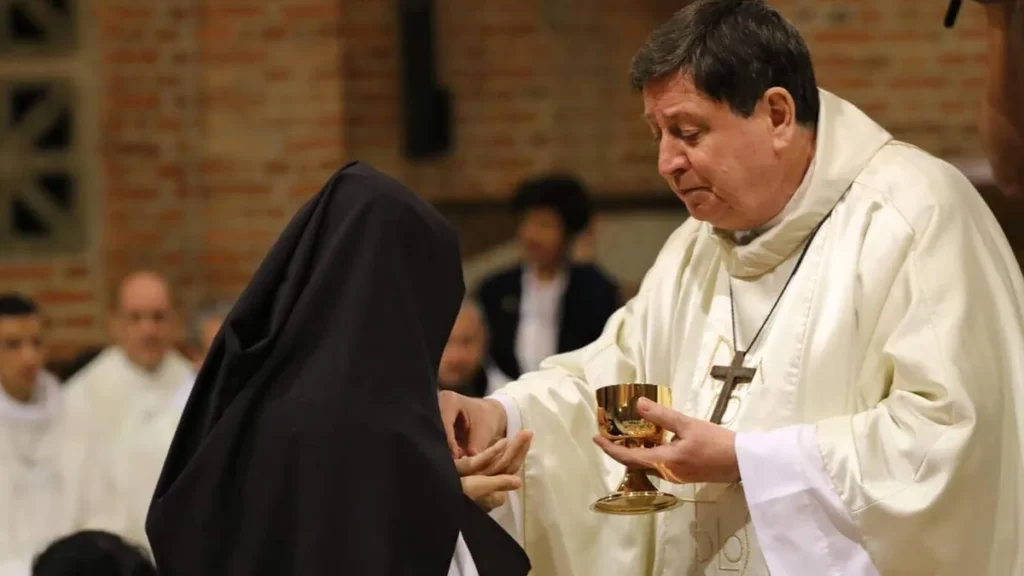 Imagem religiosa irma do artigo Quanto tempo de formação é necessário para tornar-se padre, irmão ou irmã?