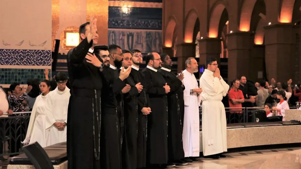Imagem Redentoristas no Santuario Nacional do artigo Quando eleito Bispo, o Padre deixa de pertencer à Congregação?