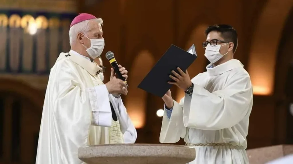 Imagem Mauricio Ribeiro coordenador dos coroinhas e acolitos do SN do artigo Acólitos e Coroinhas: presente e futuro da Igreja