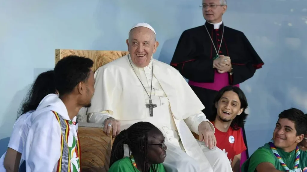 Imagem Francisco e os jovens do artigo 3 mensagens dos Papas para os jovens!