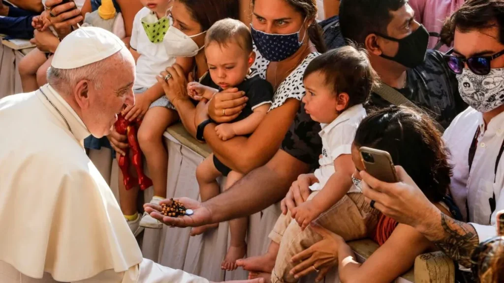 Imagem papa francisco do artigo O que diz o Papa Francisco sobre adoção?