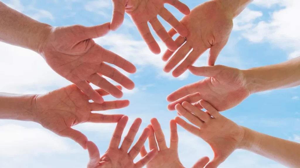 Imagem Maos juntas Amizade Social do artigo Veja como surgiu a Campanha da Fraternidade