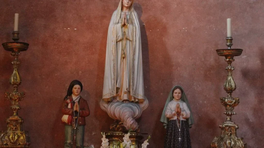 Imagem Our Lady of Fatima and the Children Igreja de Sao Domingos Lisbon do artigo Por que Ucrânia e Rússia serão consagradas ao Coração Imaculado de Maria?