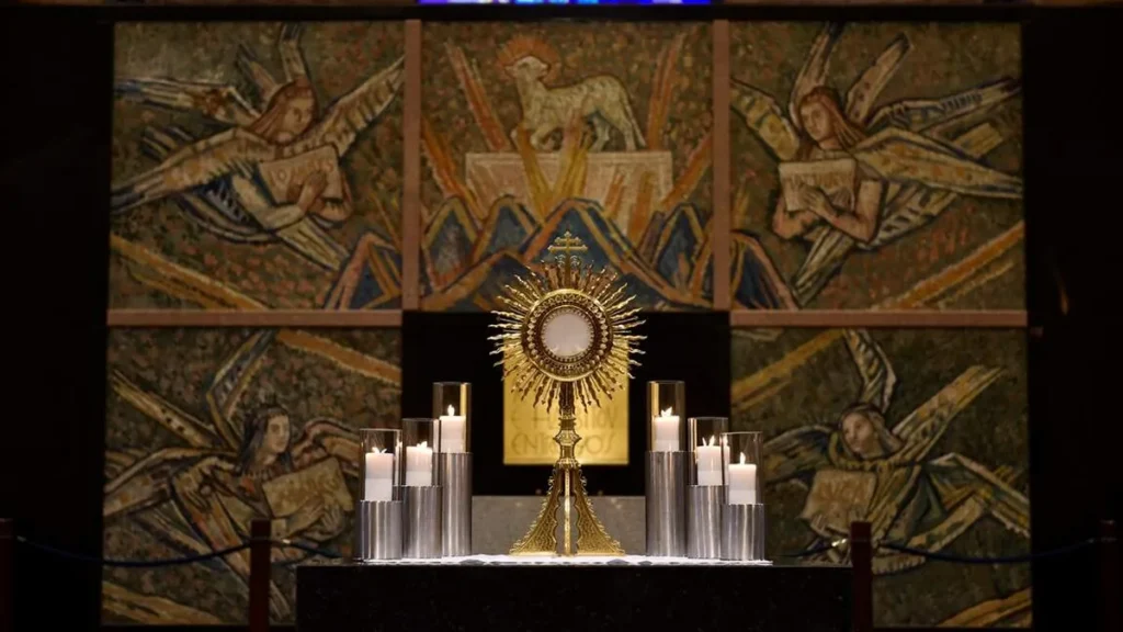 Imagem capela santissimo 2 do artigo Por que a Igreja Católica usa o ostensório para colocar a hóstia?