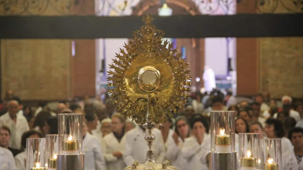 Imagem Solenidade de Corpus Christi Victor Hugo Barros do artigo Padre Zezinho explica que a Eucaristia é um dom