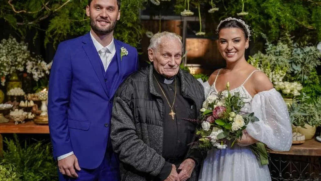 Imagem Padre Muller 02 do artigo Sacerdote celebra o casamento do próprio neto