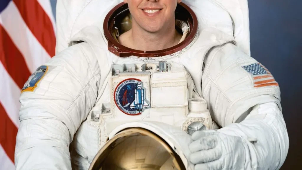 Imagem Astronauta Thomas Jones do artigo Astronauta revela ter recebido Eucaristia no espaço