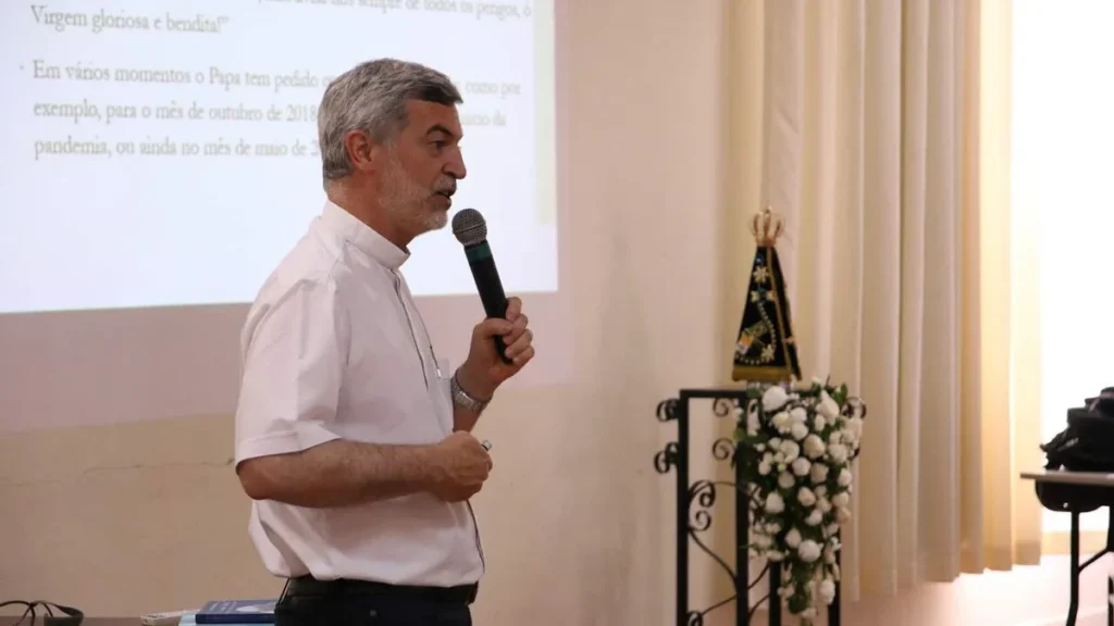 Imagem Padre Alexandre Awi em Aparecida SP do artigo Exclusivo: A12 entrevista secretário de Dicastério do Papa Francisco