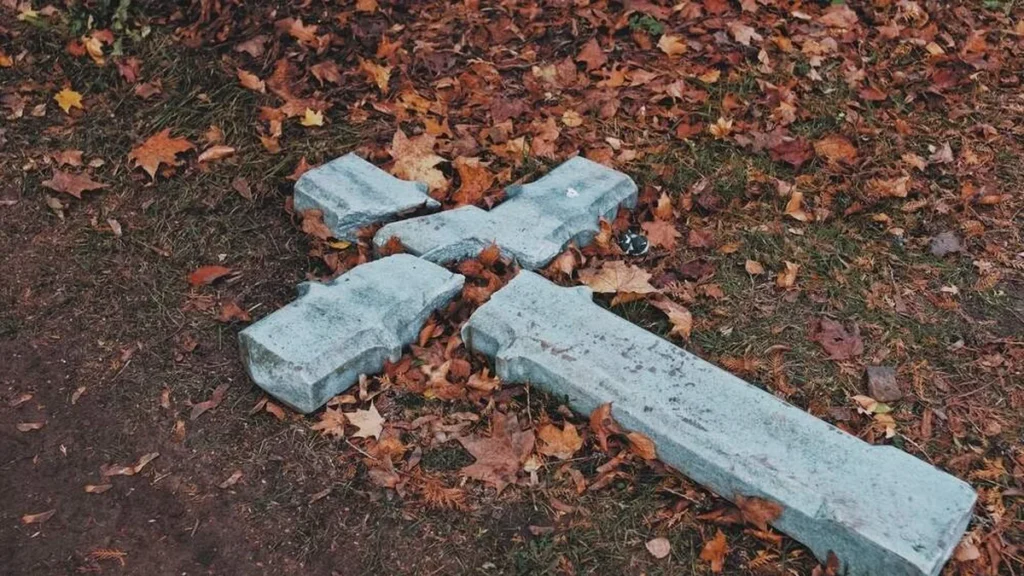 Imagem cruz quebrada cristaos perseguidos do artigo 1 em cada 7 cristãos é perseguido em mais de 50 países