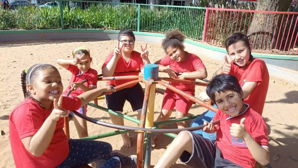 Crianças brincam em passeio do CAS Perpétuo Socorro, em São João da Boa Vista/SP
