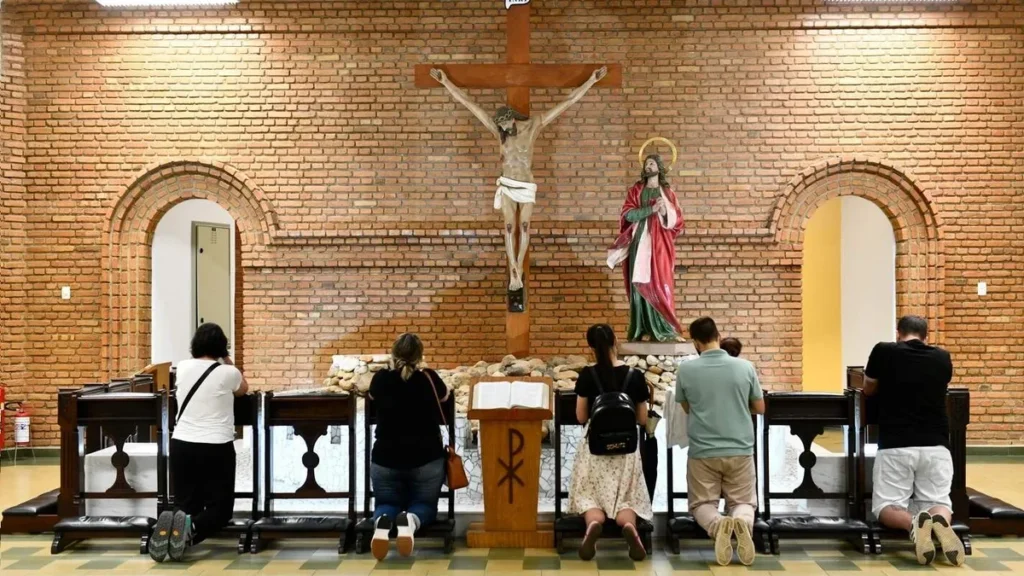 Imagem confissoes santuario nacional do artigo Por que rezar o Ato de Contrição ao confessar?