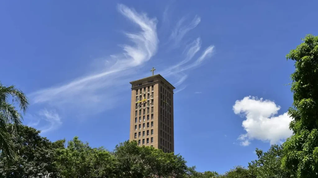 Imagem Torre Brasilia do artigo Você sabia que um pedaço da Cruz em que Jesus foi crucificado está no Santuário?