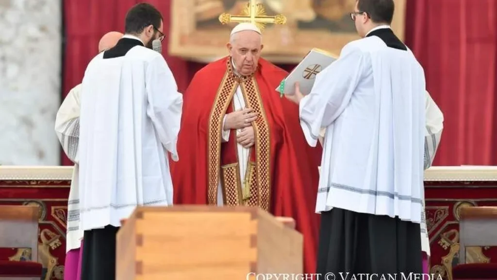 Imagem Papa Francisco na Missa Exequial do papa emerito bento xvi do artigo “Bento, fiel amigo do Esposo”, diz Francisco na Missa Exequial do Papa emérito