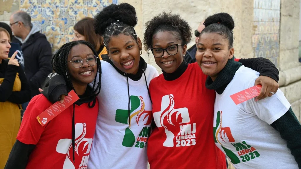 Imagem Jovens em peregrinacao da JMJ Lisboa do artigo Mais de 10 mil jovens já se inscreveram para voluntariado na JMJ
