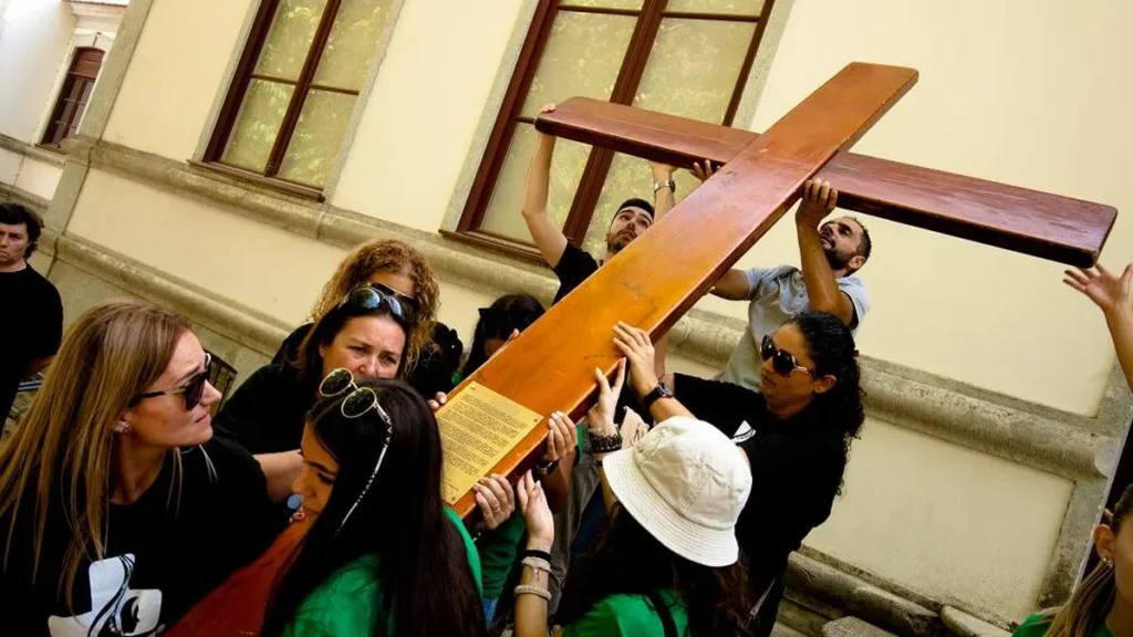 Imagem RdA Fev23 De Familia para Familia do artigo JMJ: Uma viagem repleta de aprendizados