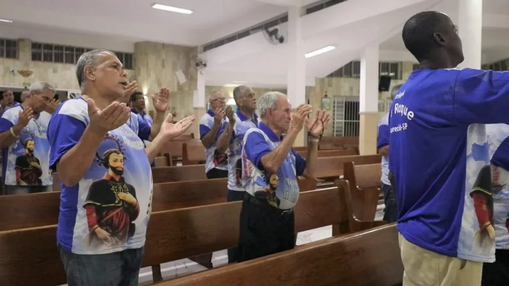 Imagem Terco dos Homens Paroquia Sao Roque do artigo A12 Conecta mostra a fenomenal devoção do Terço dos Homens