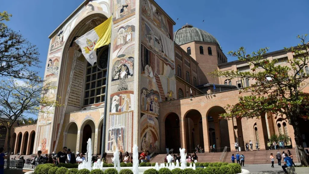 Imagem Fachada Norte do Santuario Nacional do artigo Conheça os maiores templos católicos do mundo