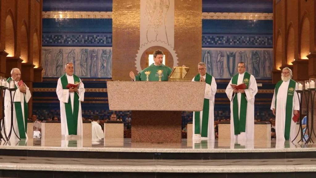 Imagem Padre Eduardo Catalfo no encerramento da XV Romaria do Terco dos Homens do artigo Sentimento de gratidão e expectativas superadas marcam o fim da XV Romaria do Terço dos Homens