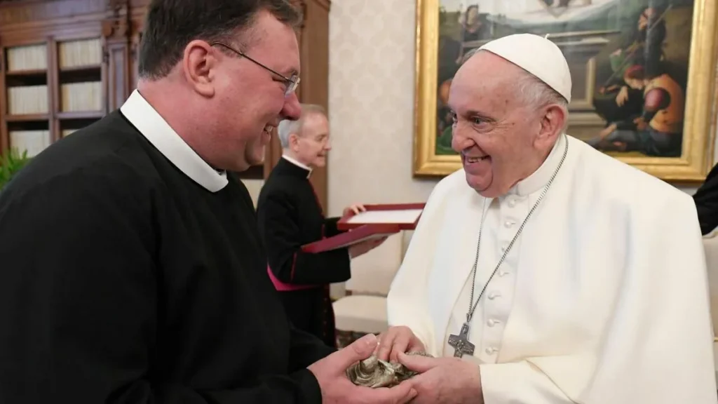 Imagem Papa Francisco Pe. Rogerio Gomes do artigo Governo Geral Redentorista se reúne com o Papa Francisco no Vaticano